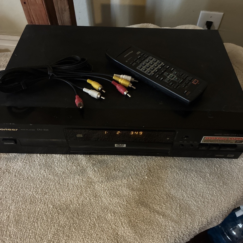 Pioneer DV-525 DVD/CD Player With Remote & AV Cable. Tested. All Works Great EUC